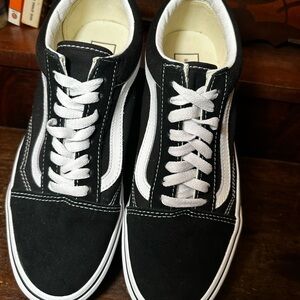Vans Black and White Old Skool Low-Top Sneakers - Women's